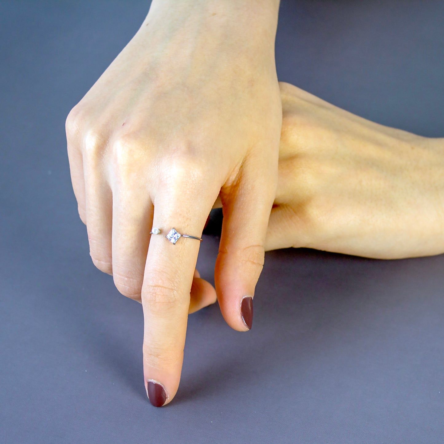 Ring mit quadratischem Stein