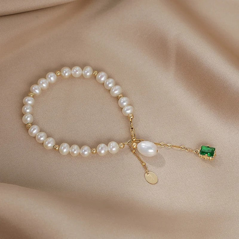 Armband aus Natursteinperlen