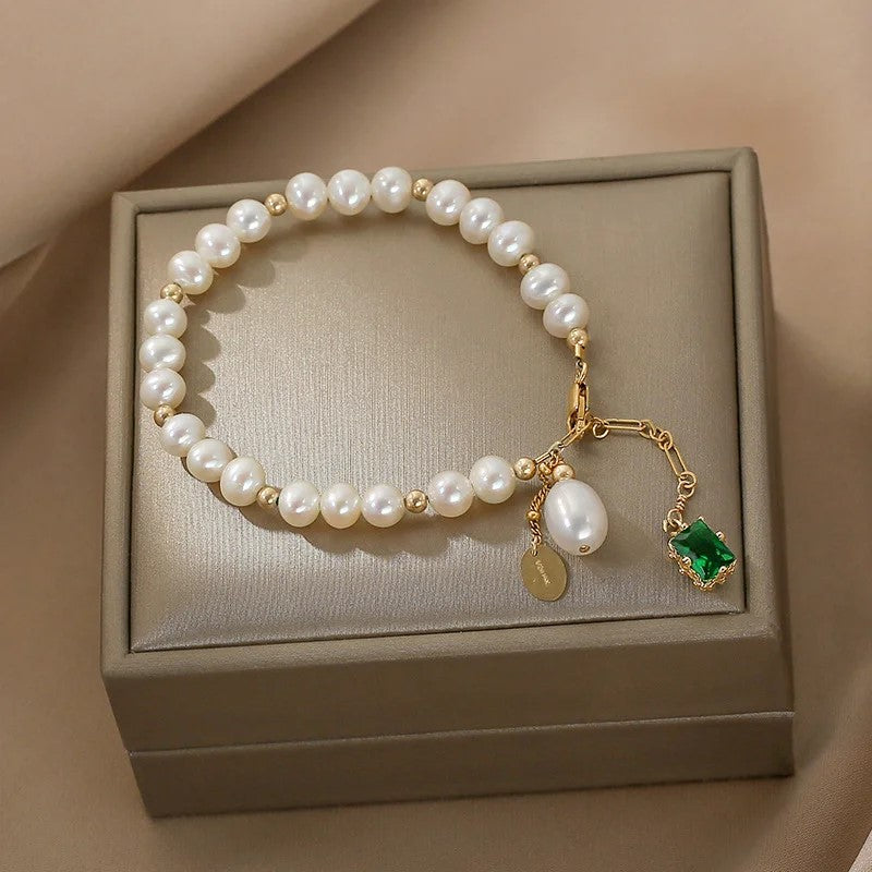 Armband aus Natursteinperlen