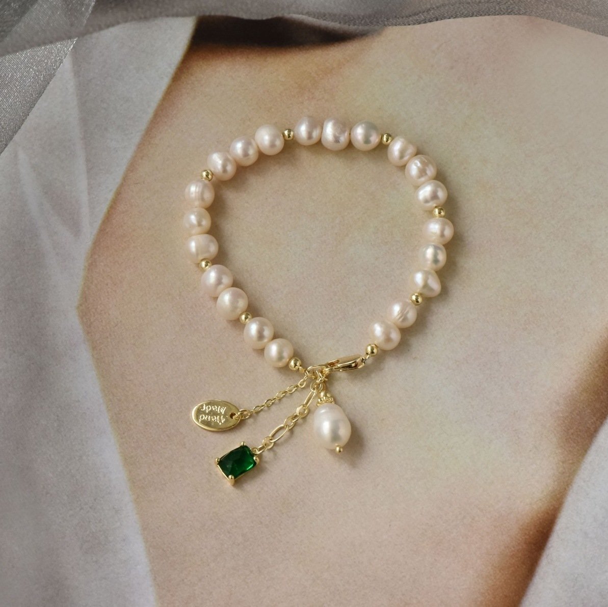 Armband aus Natursteinperlen