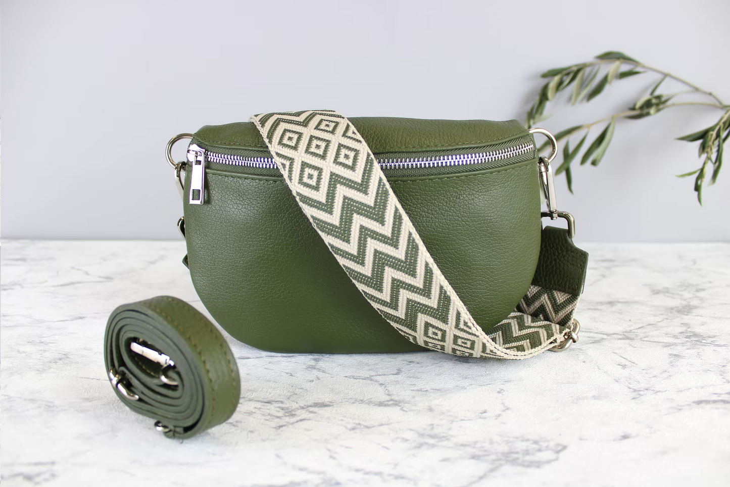 Khaki Grüne Ledertasche mit Riemen